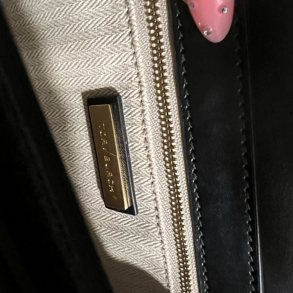 Tory Burch Black Croc-Embossed Shoulder Bag with Gold Chains - Picture 4 of 4